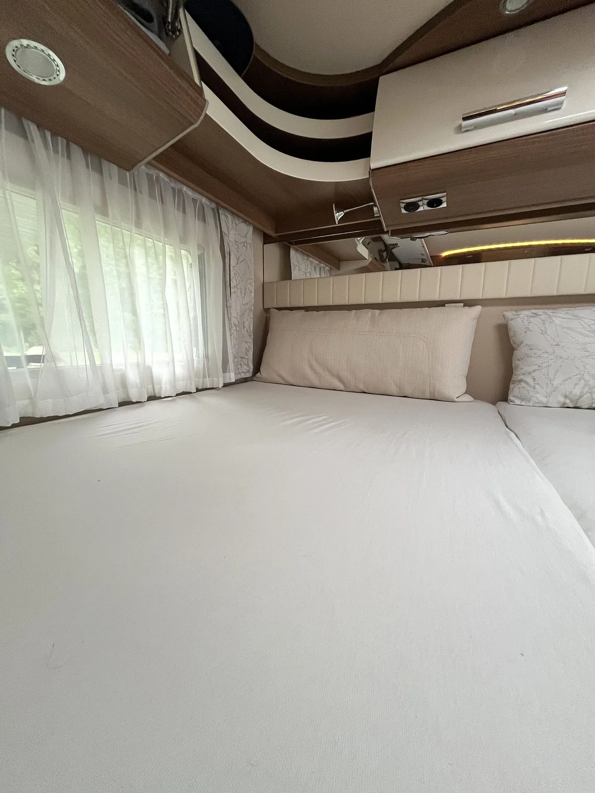 VAN2GETHER Carthago C-Tourer I 149 LE – Schlafbereich