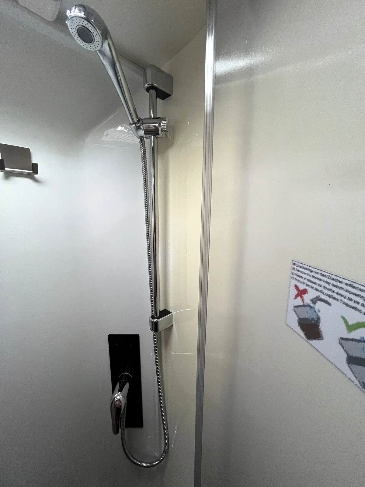 VAN2GETHER Carthago C-Tourer I 149 LE – Dusche